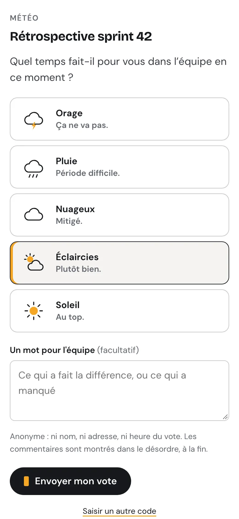 Écran de vote sur téléphone pour la météo de la « Rétrospective sprint 42 » : la question « Quel temps fait-il pour vous dans l'équipe en ce moment ? », cinq ciels de « Orage » à « Soleil », « Éclaircies » sélectionné, un champ de commentaire facultatif, la mention de l'anonymat et le bouton « Envoyer mon vote ».